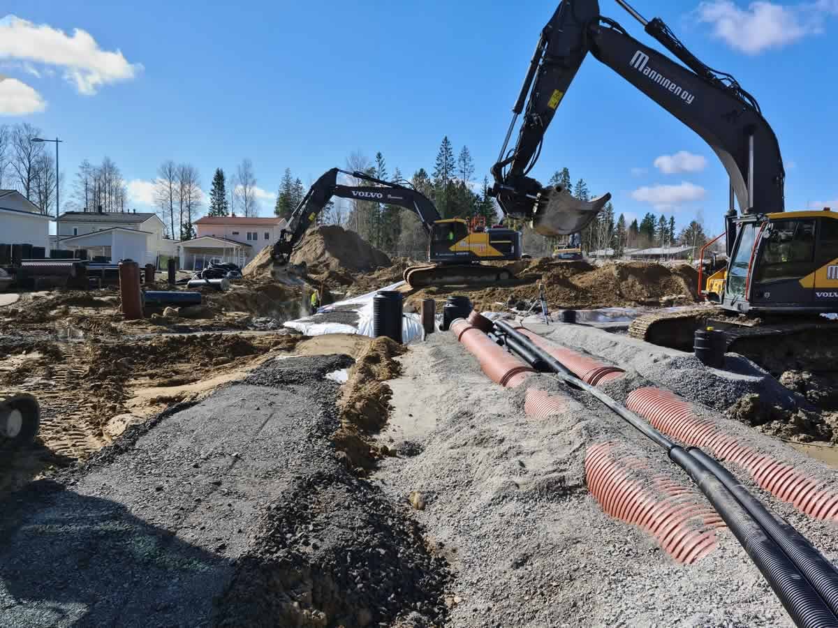 Maanrakennustyömaa ja maanrakennuskalusto